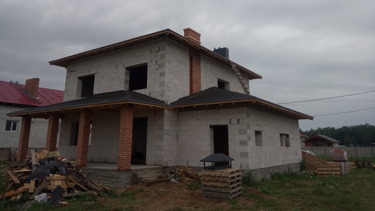 Готовая многоуровневая вальмовая кровля