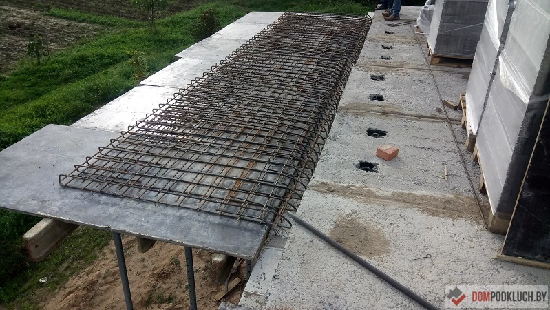 Заливка бетонного пола балкона дома